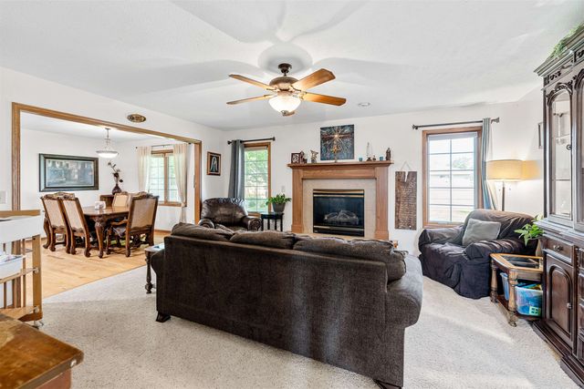 2648 Carolina Dr, Salina, KS 67401