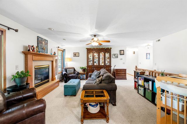 2648 Carolina Dr, Salina, KS 67401