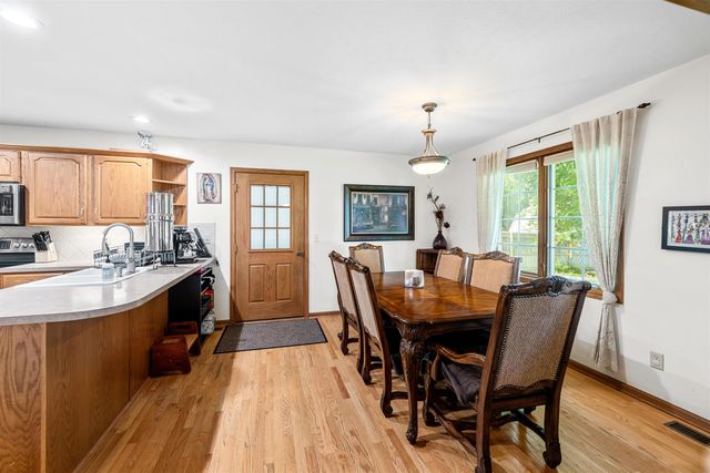 2648 Carolina Dr, Salina, KS 67401