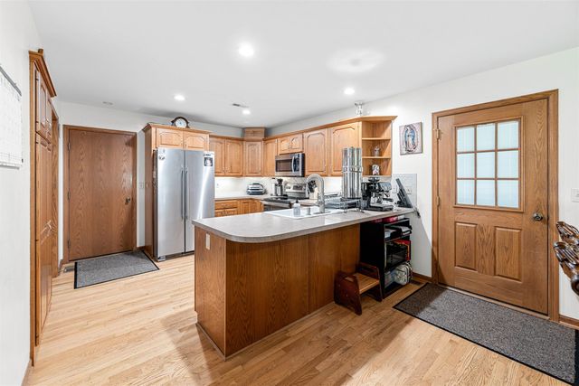 2648 Carolina Dr, Salina, KS 67401