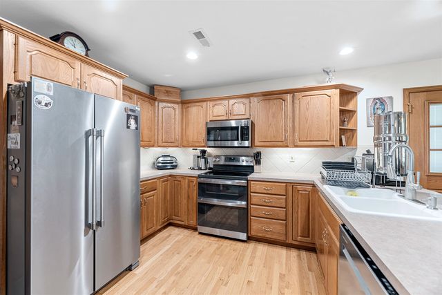 2648 Carolina Dr, Salina, KS 67401