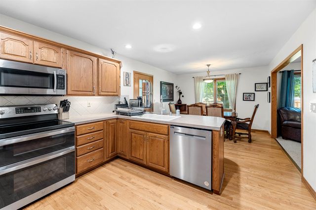 2648 Carolina Dr, Salina, KS 67401