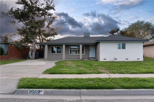 2002 N Woodridge, Hanford, CA 93230