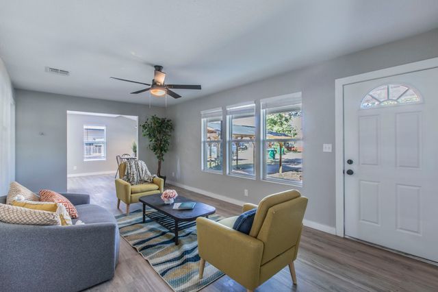 1017 S ADAMS, Mcgregor, TX 76657