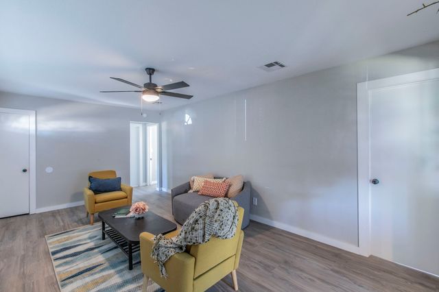 1017 S ADAMS, Mcgregor, TX 76657