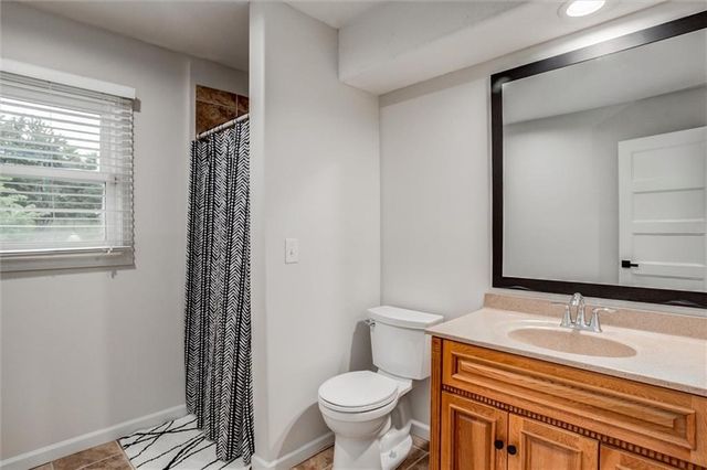2212 E County Road H Highway, Liberty, MO 64068