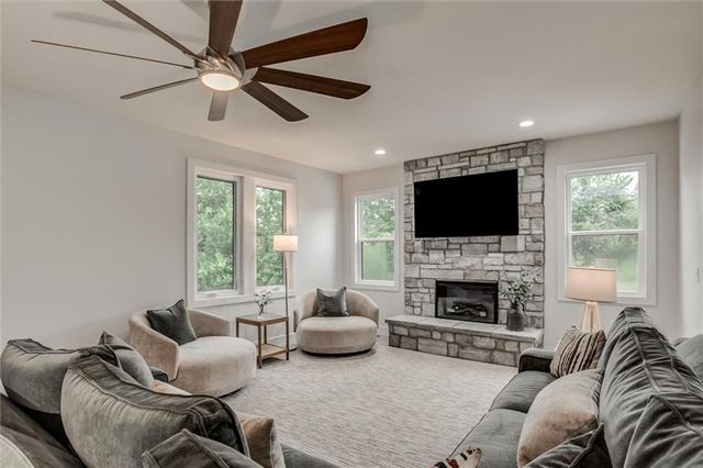2212 E County Road H Highway, Liberty, MO 64068