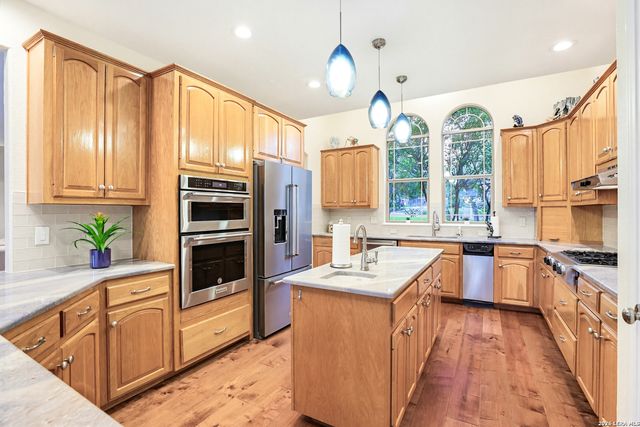 21419 FOREST WATERS CIR, Garden Ridge, TX 78266