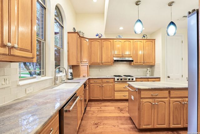 21419 FOREST WATERS CIR, Garden Ridge, TX 78266