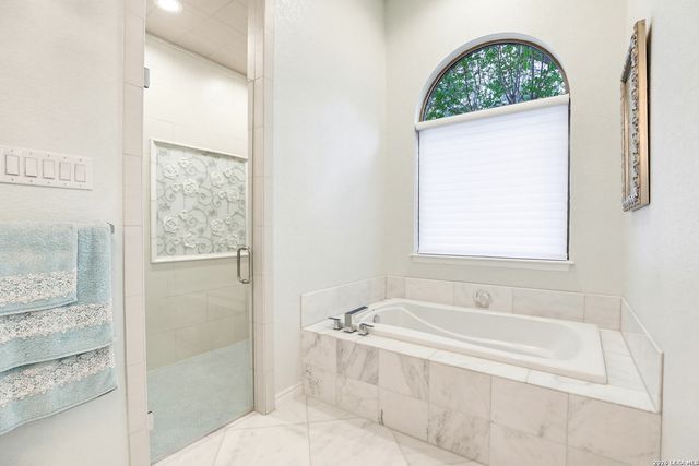21419 FOREST WATERS CIR, Garden Ridge, TX 78266