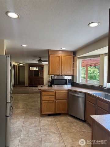 320 181st Avenue E, Lake Tapps, WA 98391