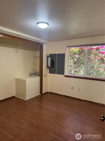 320 181st Avenue E, Lake Tapps, WA 98391
