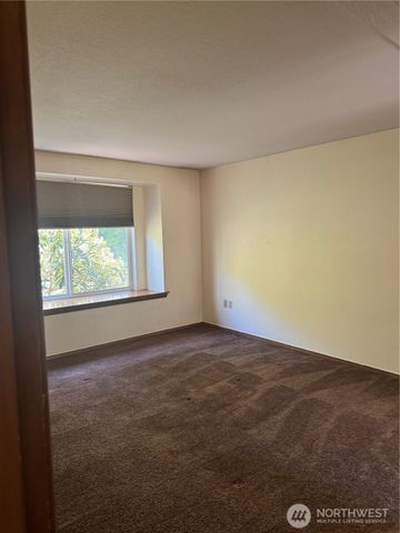 320 181st Avenue E, Lake Tapps, WA 98391