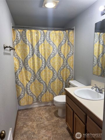 320 181st Avenue E, Lake Tapps, WA 98391