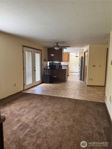 320 181st Avenue E, Lake Tapps, WA 98391
