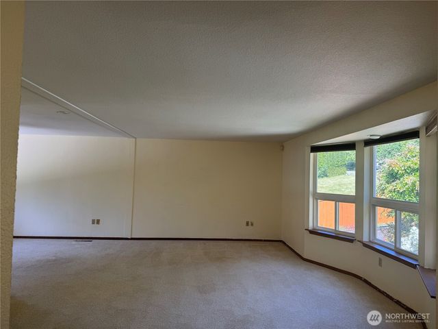 320 181st Avenue E, Lake Tapps, WA 98391