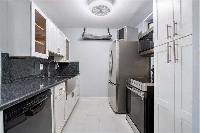 4633 Wild Indigo Street 536, Houston, TX 77027