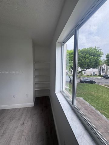17425 NW 67th Place N13, Hialeah, FL 33015