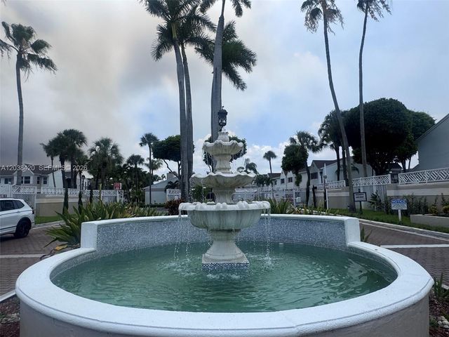17425 NW 67th Place N13, Hialeah, FL 33015