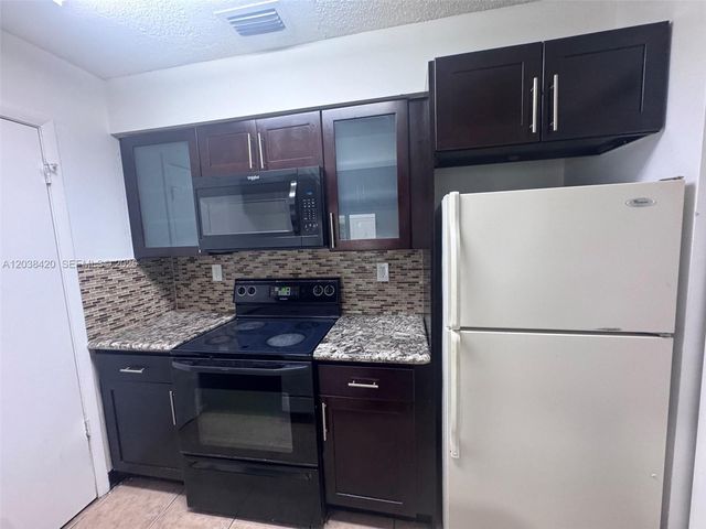 17425 NW 67th Place N13, Hialeah, FL 33015