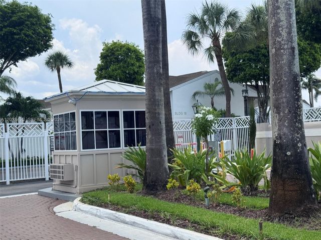 17425 NW 67th Place N13, Hialeah, FL 33015