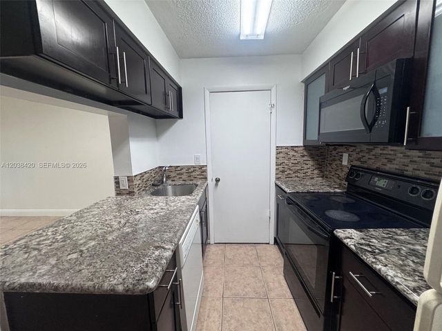 17425 NW 67th Place N13, Hialeah, FL 33015