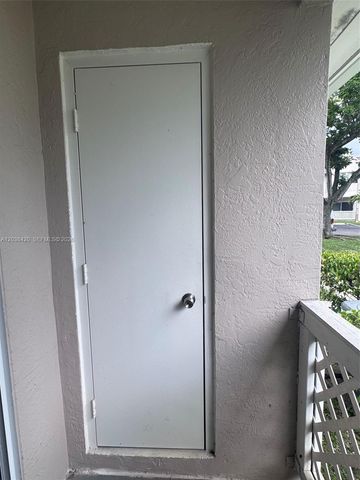 17425 NW 67th Place N13, Hialeah, FL 33015