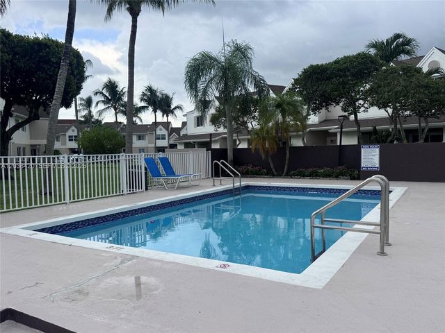 17425 NW 67th Place N13, Hialeah, FL 33015