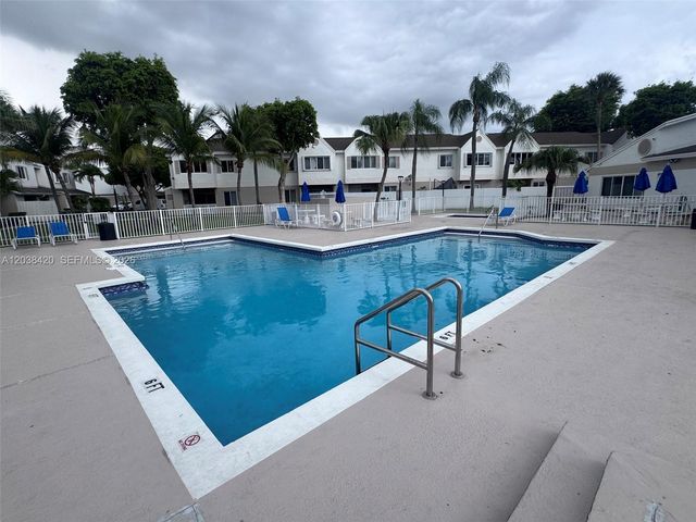 17425 NW 67th Place N13, Hialeah, FL 33015