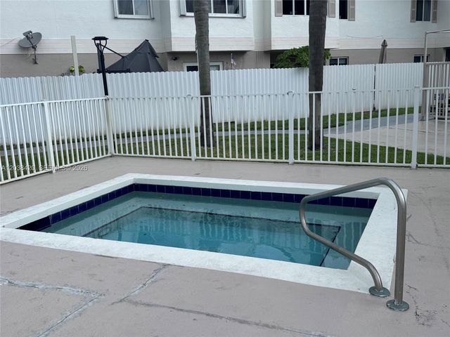 17425 NW 67th Place N13, Hialeah, FL 33015