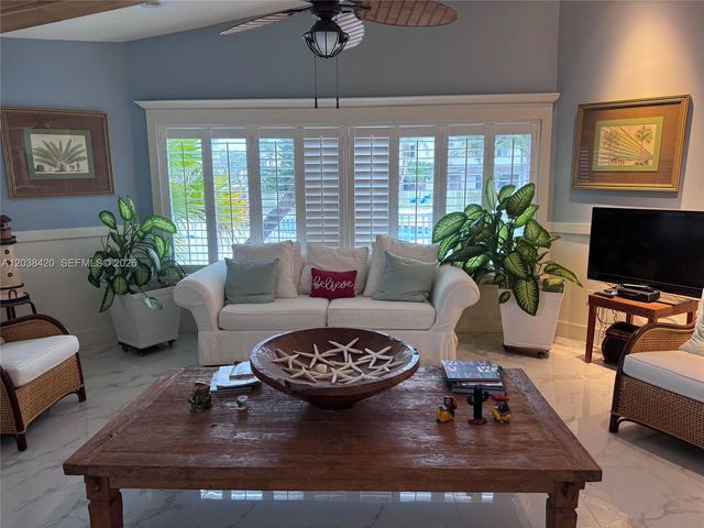 17425 NW 67th Place N13, Hialeah, FL 33015