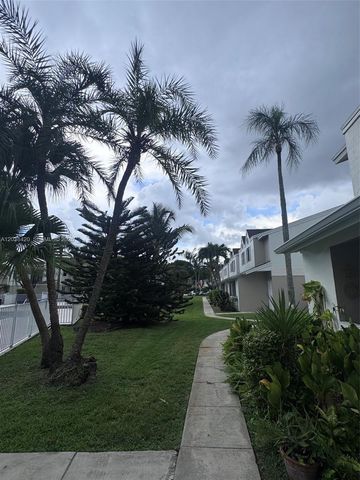17425 NW 67th Place N13, Hialeah, FL 33015
