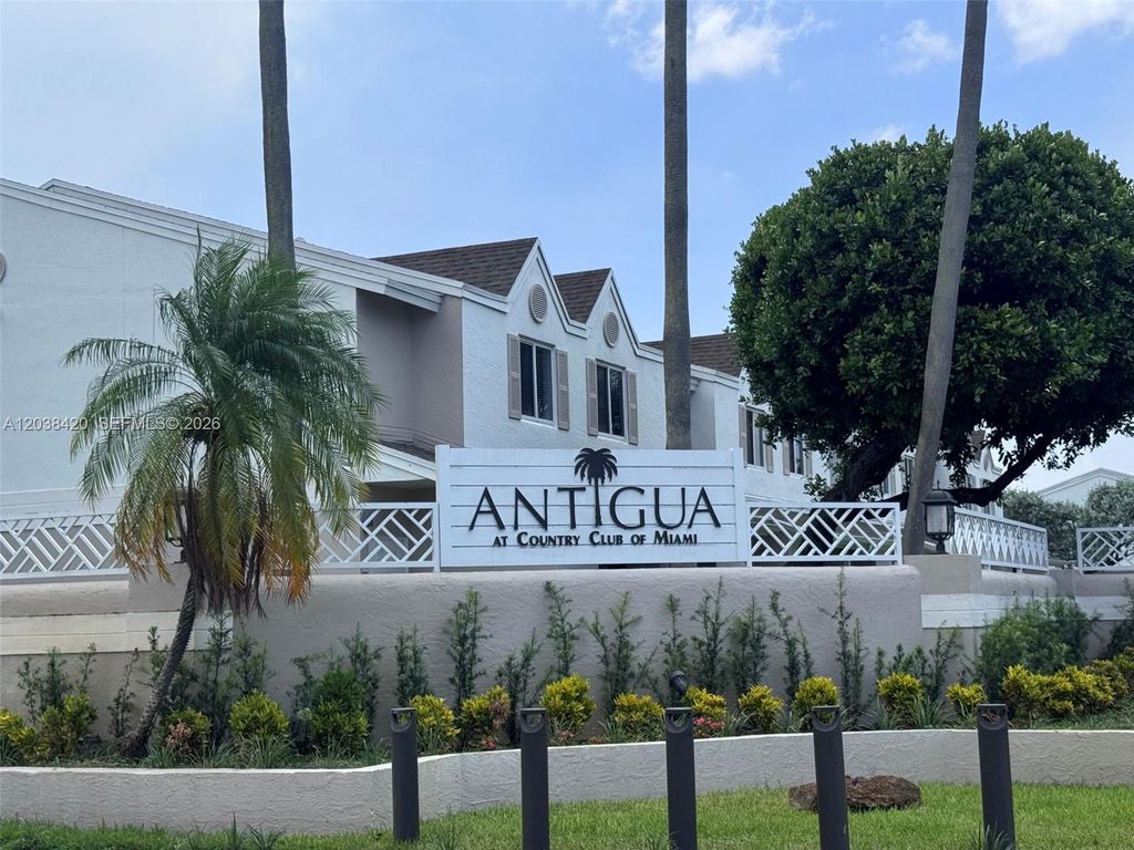 17425 NW 67th Place N13, Hialeah, FL 33015