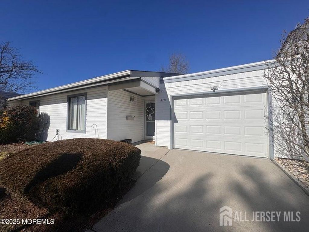 97 Salix Plaza, Monroe, NJ 08831