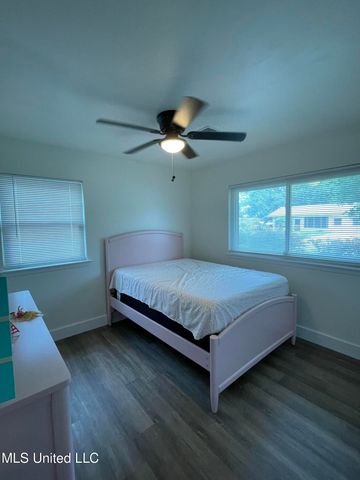 100 Hunter Drive, Ocean Springs, MS 39564