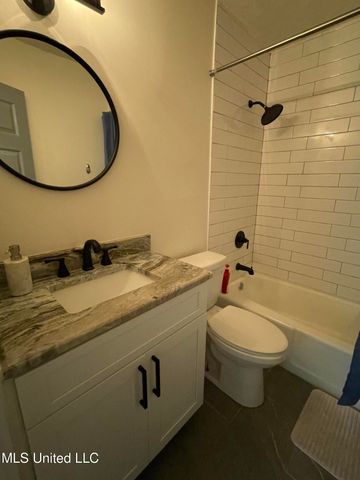 100 Hunter Drive, Ocean Springs, MS 39564