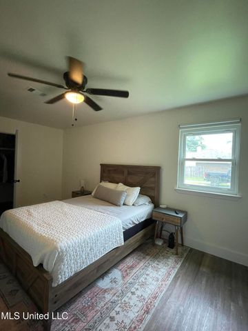 100 Hunter Drive, Ocean Springs, MS 39564