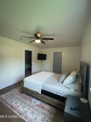 100 Hunter Drive, Ocean Springs, MS 39564