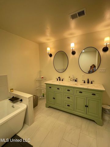 100 Hunter Drive, Ocean Springs, MS 39564