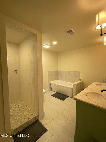 100 Hunter Drive, Ocean Springs, MS 39564