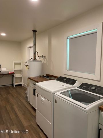 100 Hunter Drive, Ocean Springs, MS 39564