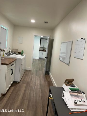 100 Hunter Drive, Ocean Springs, MS 39564