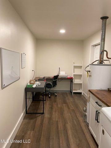 100 Hunter Drive, Ocean Springs, MS 39564