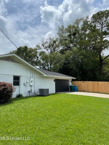 100 Hunter Drive, Ocean Springs, MS 39564