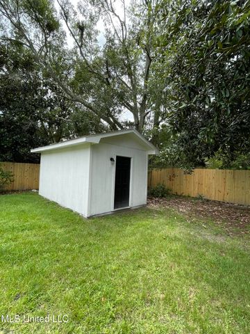 100 Hunter Drive, Ocean Springs, MS 39564