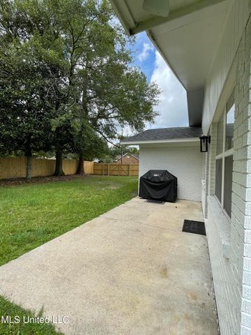 100 Hunter Drive, Ocean Springs, MS 39564