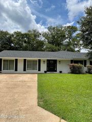 100 Hunter Drive, Ocean Springs, MS 39564