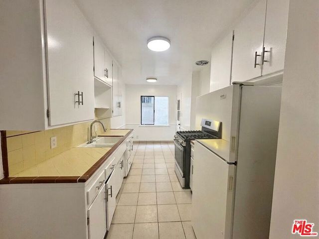 1000 N Orange Grove Avenue 3, West Hollywood, CA 90046