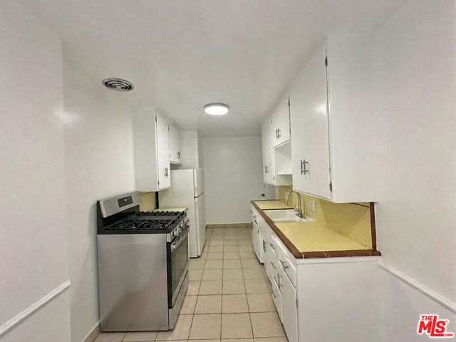 1000 N Orange Grove Avenue 3, West Hollywood, CA 90046