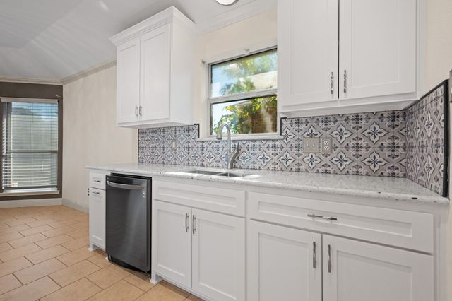 7103 Camp Creek Drive, Arlington, TX 76002